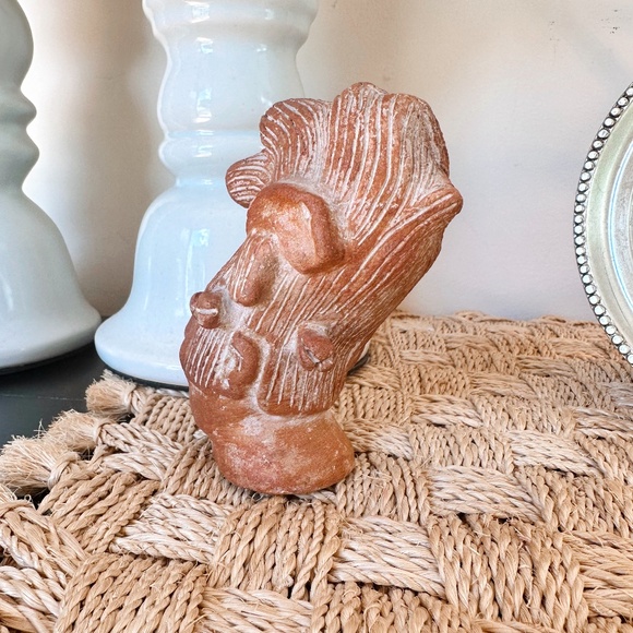 Hand- sculpted terracotta figurine of King Pakal - Picture 7 of 8